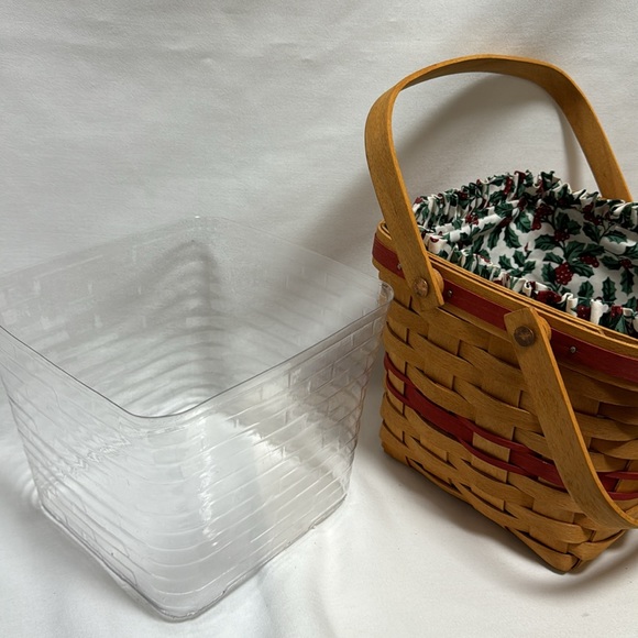 Longaberger 1995 Christmas Holliday Cranberry Basket with liner and protector - Picture 4 of 7